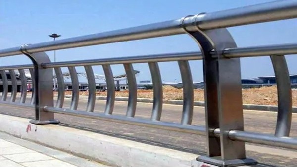 道路不銹鋼安全防護(hù)欄
